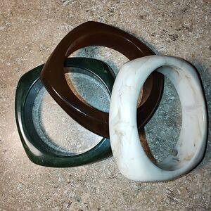 Vintage Acrylic Bracelet Set Of 3 Bracelets Glow Under Uv Like New